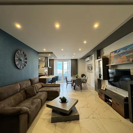 Apartman Designer 3 Bedroom And 3 Bathroom In Swatar *